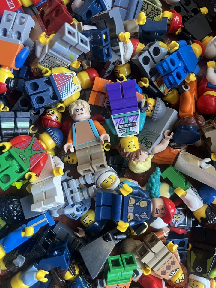 LEGO Minifigures x20 Bulk Suprise Packs! - image 3 of 4