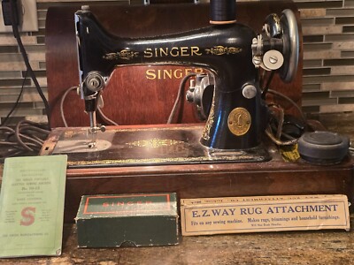 Singer 99-13 1925 Antique Sewing Machine Case, Book, Extra Parts Foot Lever  Read