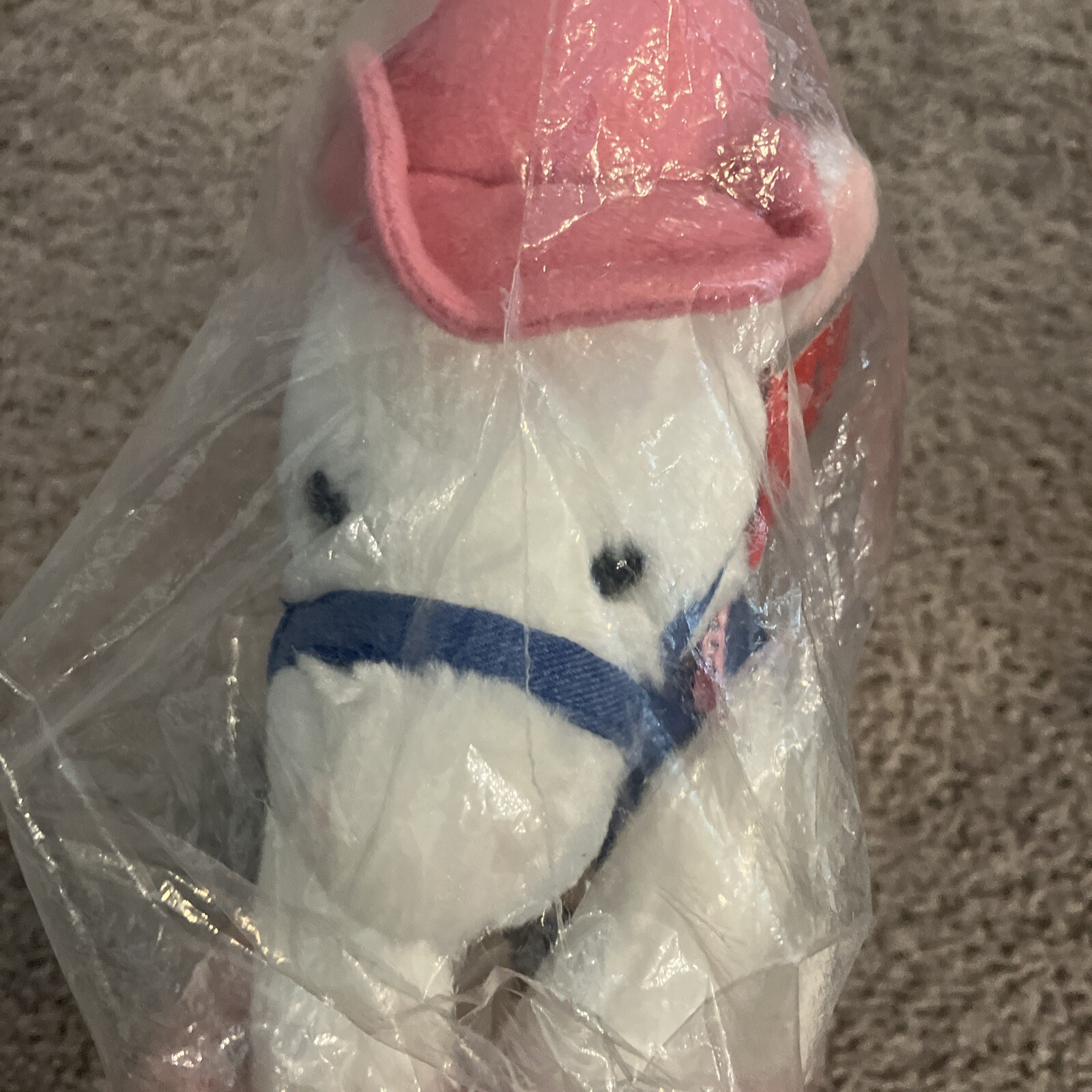 Aurora pony con cappello rosa e peluche bandana