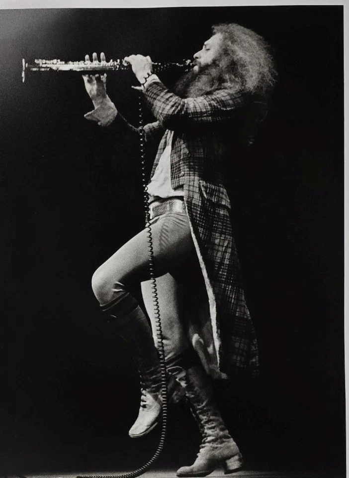 IAN ANDERSON 1973 JETHRO TULL BARRIE WENTZELL SILVER GELATIN PHOTO 43/50 SIGNED - Image 2 of 4