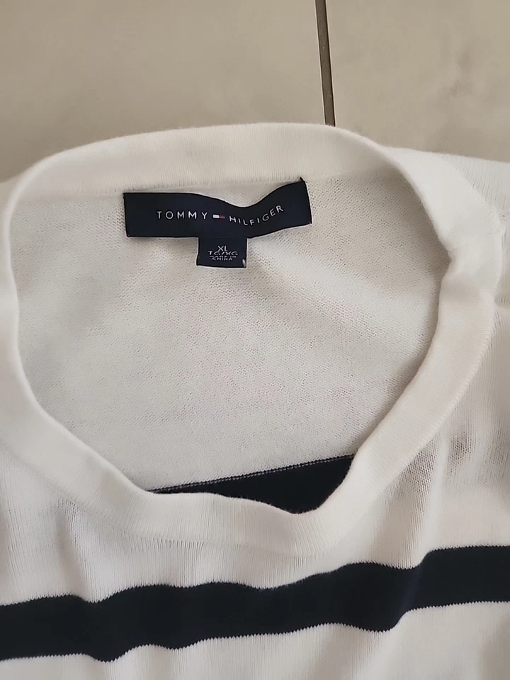 Suéter Tommy Hilfiger Para Mujer XL Blanco Amor Gráfico Borde en Contraste Pullover Foto 4 de 4