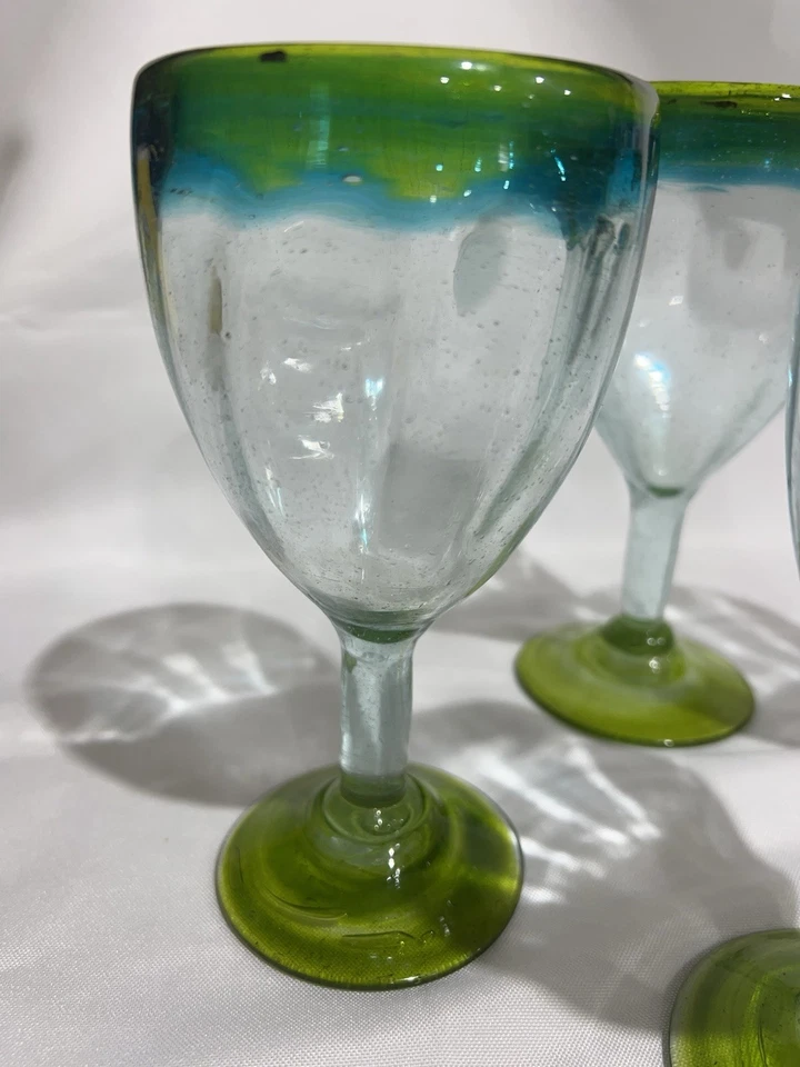 Juego de 4 copas de vidrio soplado a mano mexicanas borde verde azul copas de vino Foto 3 de 4