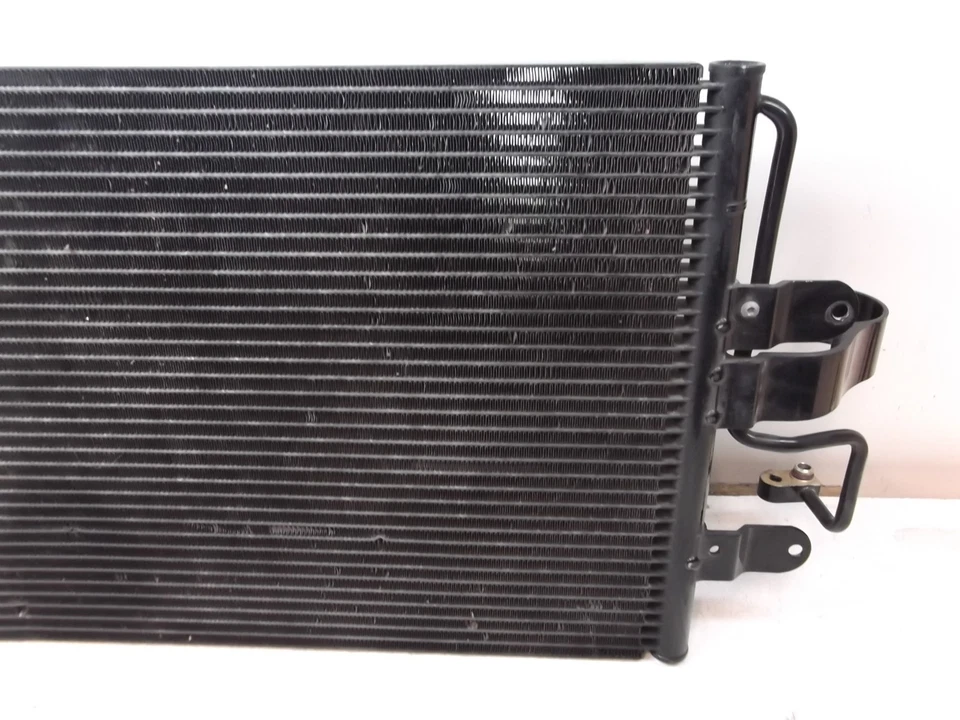 Condensador de aire acondicionado nv70236 VW Volkswagen Jetta 1999 2001 2002 2003 2004 2005 OEM Foto 2 de 4