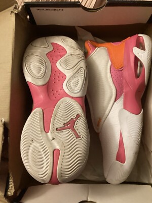 Jordan s Max Aura 4 Pink Amd White 