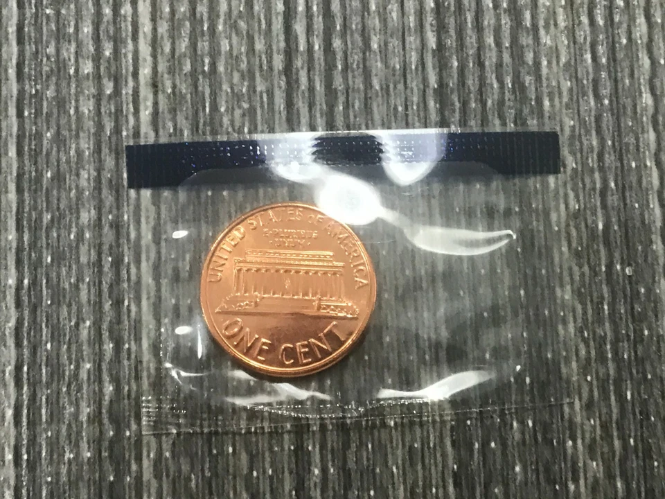 1988 P D S Lincoln Cent iN MINT CELLO & Proof (3 coin set) - Image 3 of 4