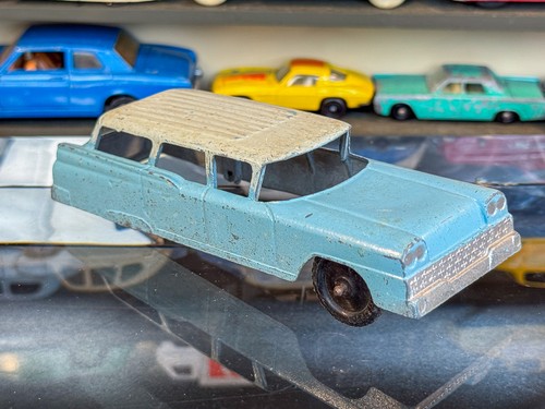 Lot (3) Vtg Tootsietoy Diecast Cars 2 Ford Country Sedans Oldsmobile Convertible - Picture 3 of 23