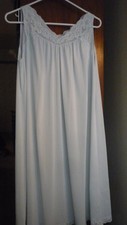 SHADOWLINE SLEEVELESS LIGHT BLUE NIGHTGOWN SIZE MEDIUM