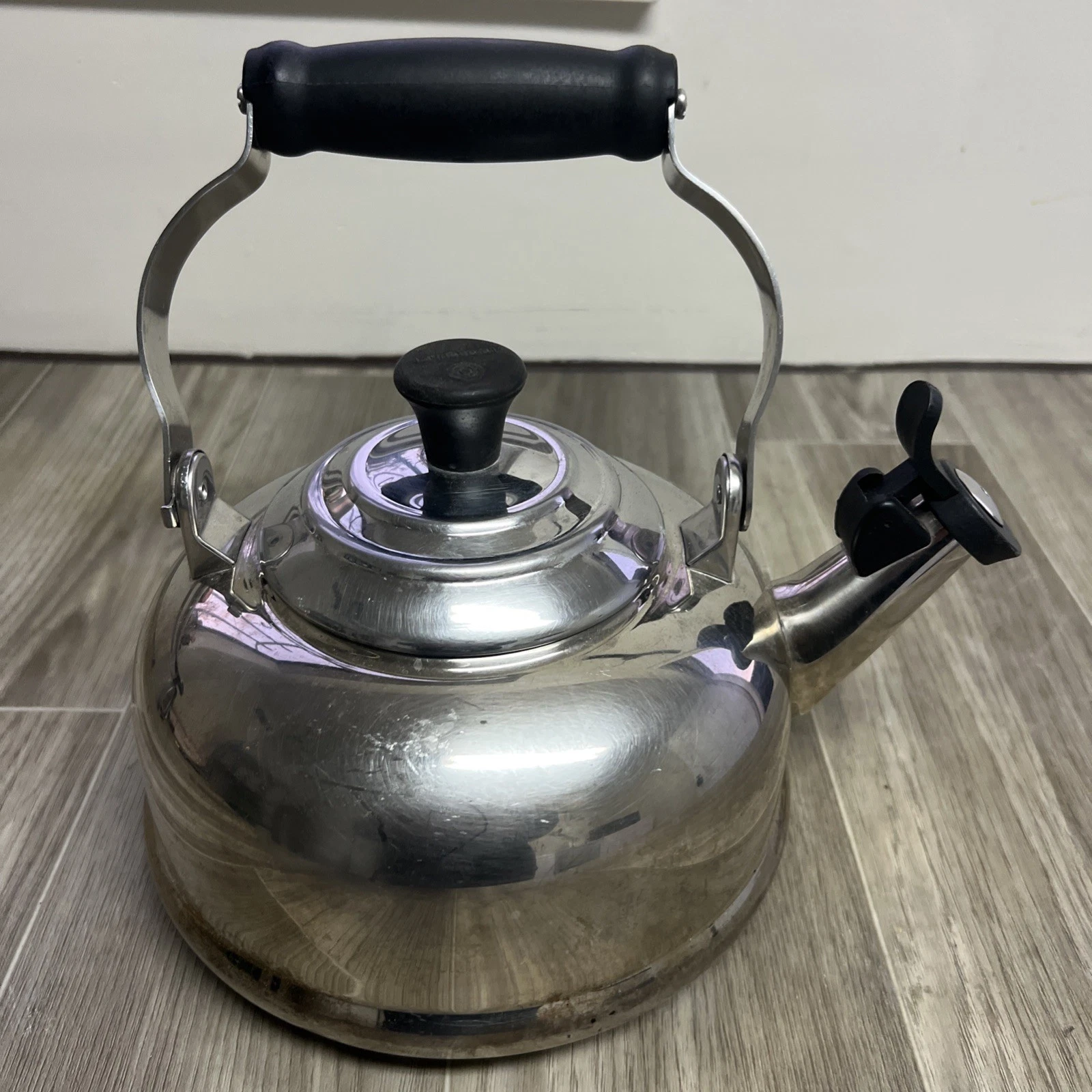 Le Creuset Stainless Steel Classic Whistling Kettle Tea Pot 1.7 QT