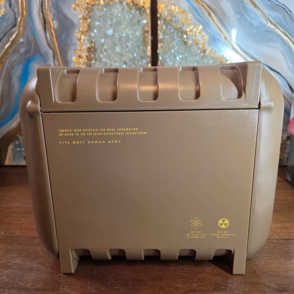 Xbox One Fallout 4 Pip - Boy Edition Steelbook Game CIB - Image 3 of 4