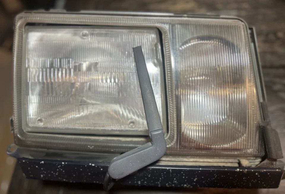 Conjunto de faros de pasajero derecho exterior derecho mercedes-benz 300e 1986-1993 Foto 3 de 4