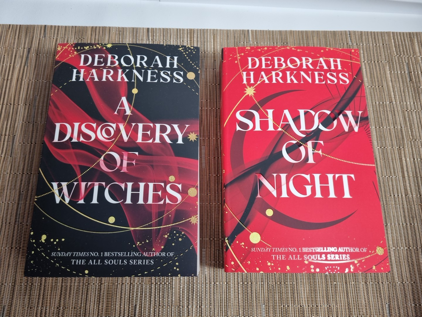 Shadow of Night: The second unputdownable book in the spellbinding All Souls se - Image 3
