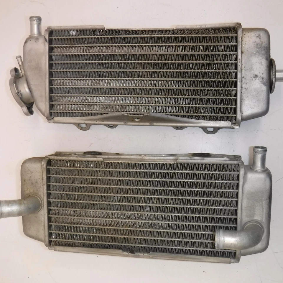 2004 kawasaki kx250f OEM ENGINE MOTOR COOLING COOLER RADIATOR SET - Image 4 of 4