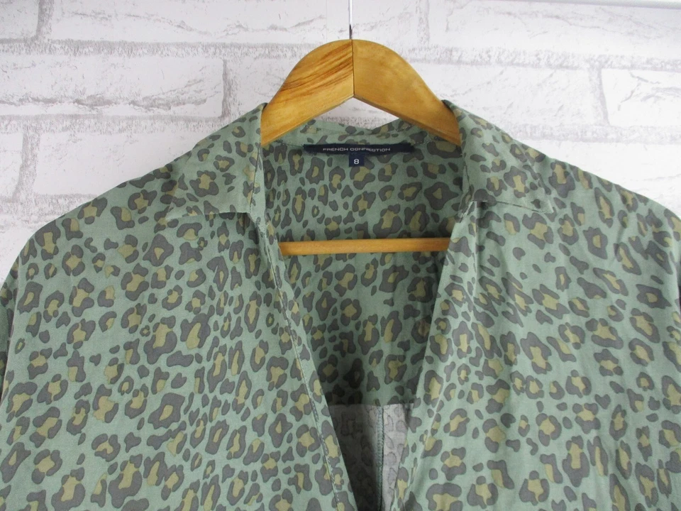 Blusa de mujer French Connection con estampado de leopardo verde 8 con cuello Foto 2 de 4
