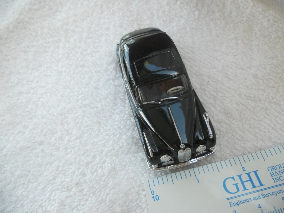 宝马 502 玩具车 4 门轿车,1954 - 61,1: 43 米尼克经典系列,黑色 — 第 4/4 张图片