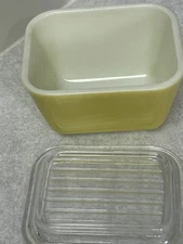 Vintage 60s Pyrex 501-B 1.5 cup Refrigerator Dish & Lid Set Verde Yellow