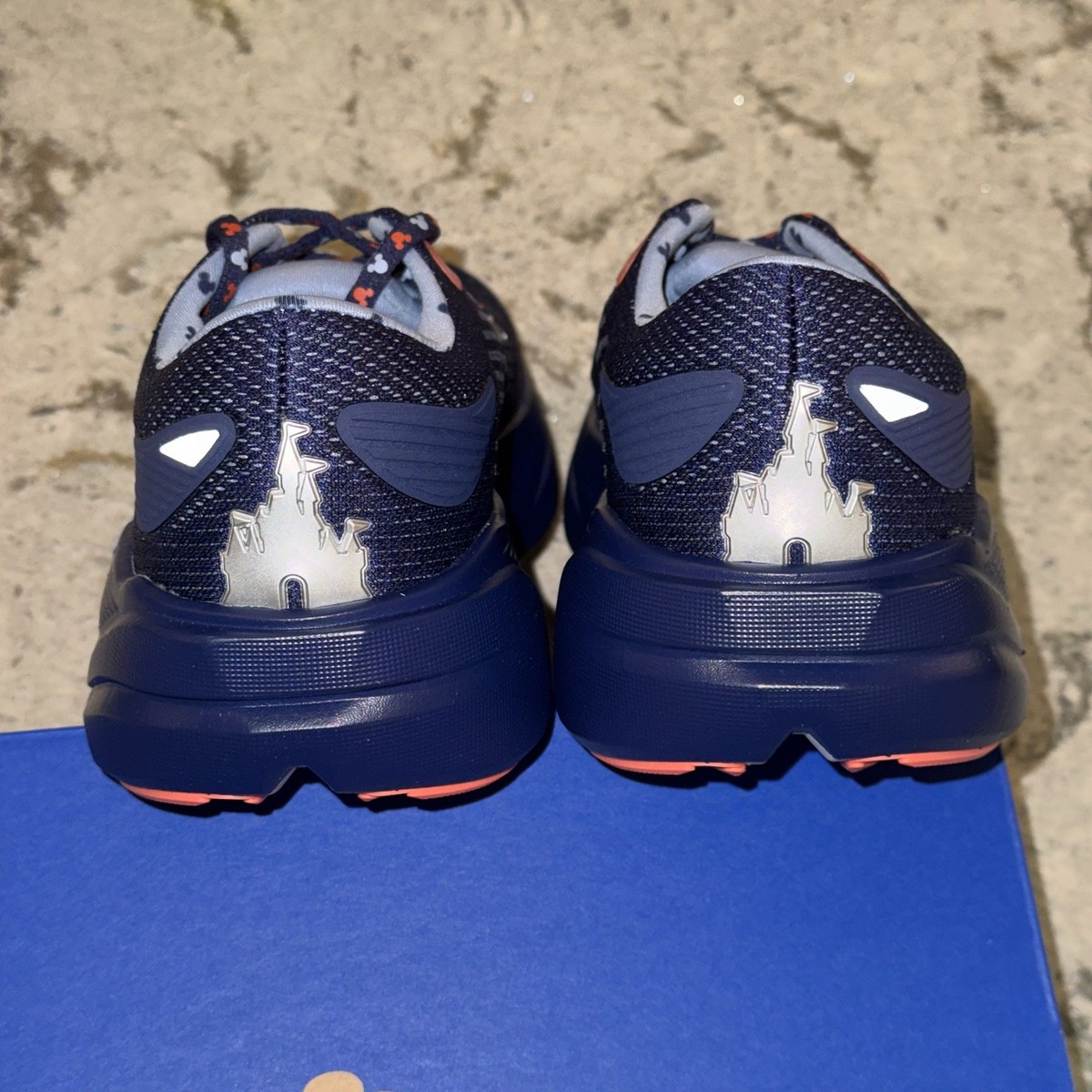 Brooks X Run Disney 2026 Ghost Max 3 WDW Cinderella Castle  display picture 2