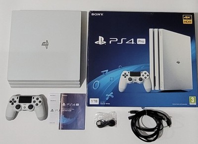 Sony PlayStation 4 Pro 1TB Weiß (Glacier White) mit Controller FW 11.0 CUH-7216B