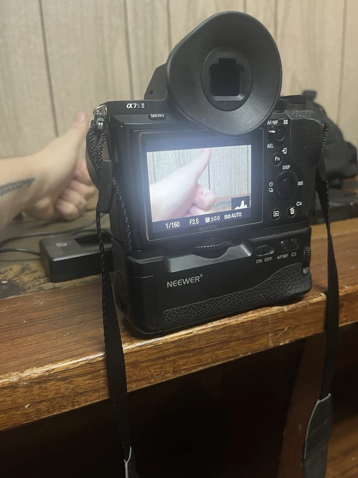 Комплект беззеркальной камеры Sony A7S ii — выдержка 758, объектив + захват + сумка - Изображение 2 из 4