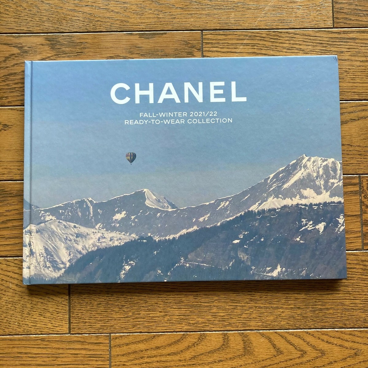 CHANELコレクションカタログ CHANEL Fall-Winter 2021/22 Ready to Wear Collection Book