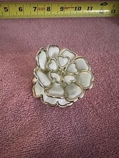 PLASTIC WHITE AND GOLD RIMMED FLOWER HAIR CLIP SPRING