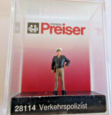 Preiser  HO - German Traffic Policeman  #28114