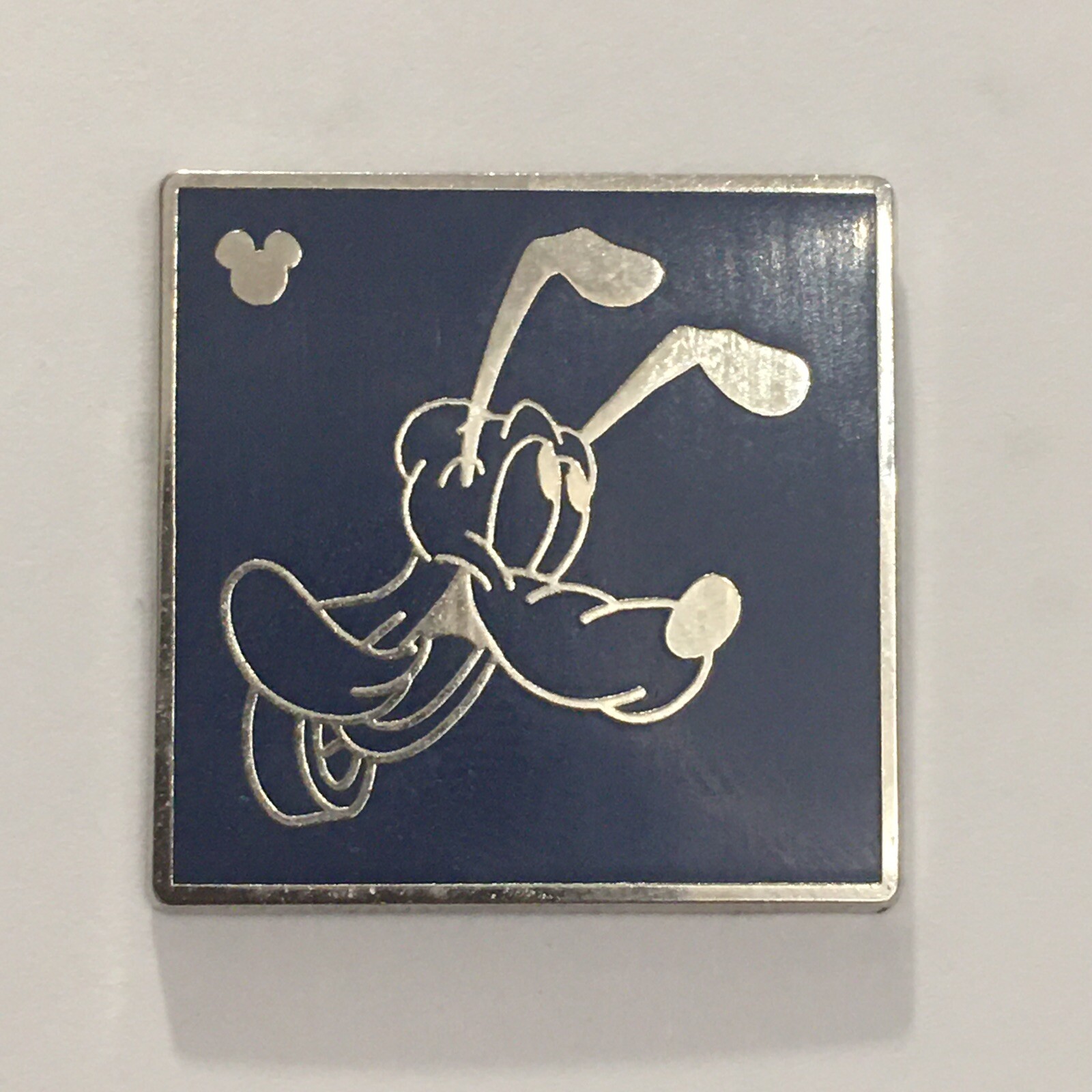 Disney Hidden Mickey Character Outlines Pluto Pin