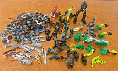 LEGO LOT OF TECHNIC BIONICLE PARTS & WEAPONS