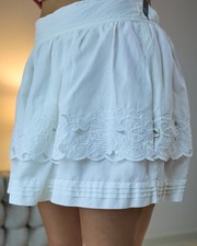 Abercrombie Fitch Women's White Embroidered Tiered Mini Skirt Size M