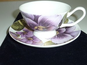 Gracie - Set di 4 tazze da tè e piattino, in porcellana Bone China, 236 ml, colore: Rosa