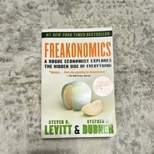 Freakonomics by Steven D. Levitt & Stephen J. Dubner, Trade Paperback