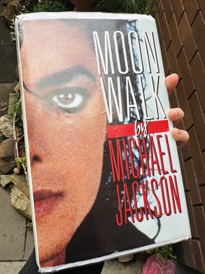 Michael Jackson  Moonwalk  1988 UK First Edition Hardcover & Printed Autograph