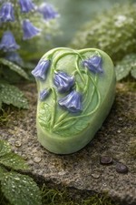 Naturseife "Blaue Glockenblume"  mit Eselsmilch handgemacht