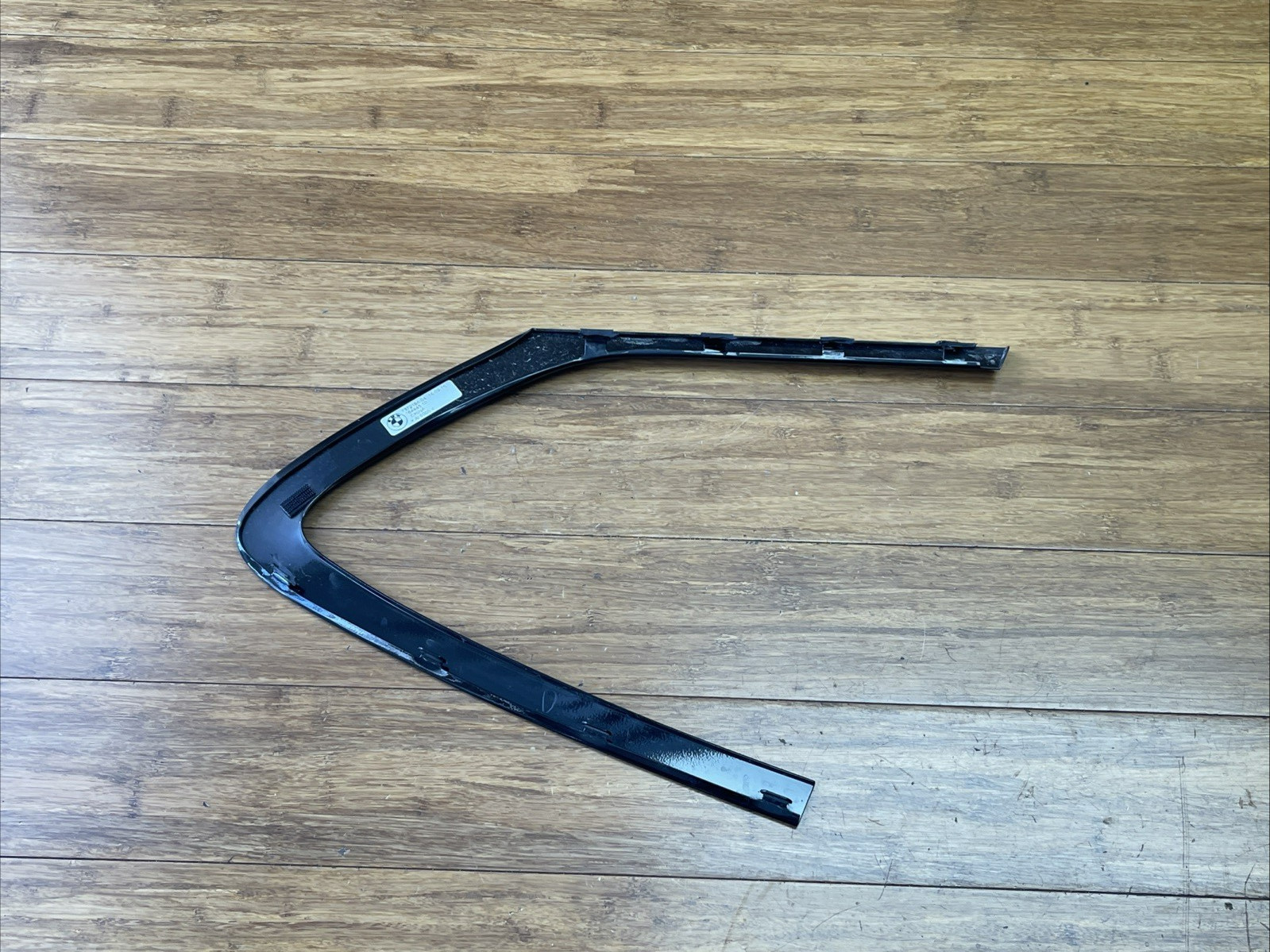2014-2020 BMW i8 12 Rear Right Quarter Window Molding Black Gloss OEM *NOTE*