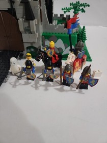 Lego 6081 King's Mountain Fortress - 95% Complete w/ Minifigs READ DESC