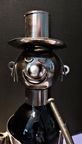 Polished Metal Rockstar Guitarist Wine Bottle Holder Caddy - Guitar Top Hat - Bild 2 von 6