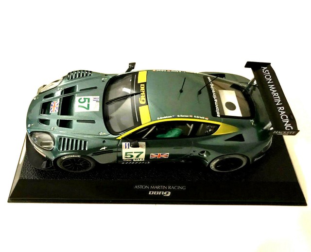 scalextric aston martin