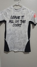 UNDER  ARMOUR  HEAT GEAR  LEAVE IS ALL ON THE COURT BOYS Grey Printed