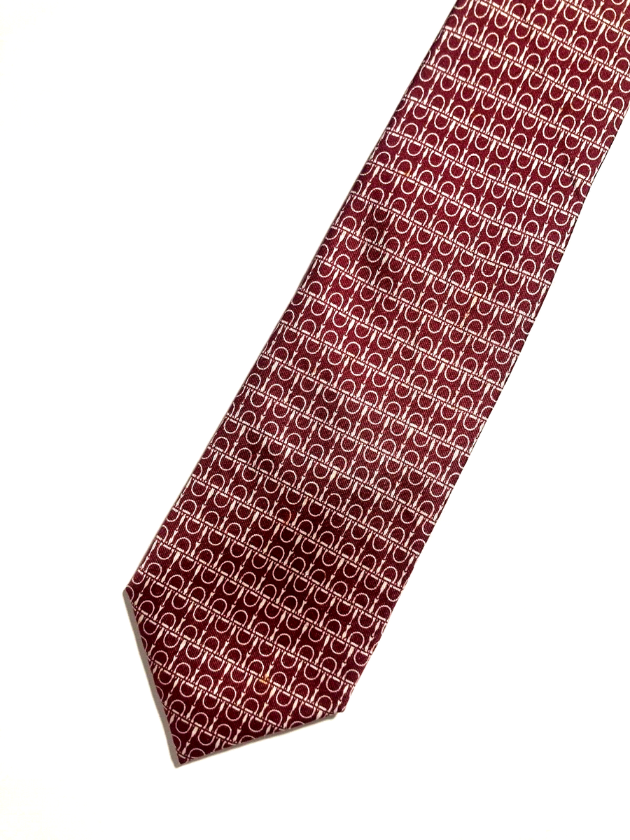 Cravate Vintage HERMÈS En Soie Rouge - Motif Samouraï Horse Bit 18ème Siècle, Des Années 80, état Excellent