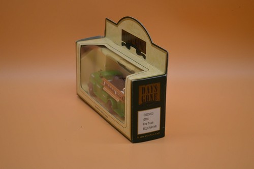 Lledo No 95000 - Diecast Model Of A Green GMC Fire Truck - FEUERWEHR - Picture 2 of 2