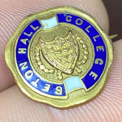 Vtg   Seton Hall University College Hinge-back Seal Logo Insignia Enamel Pin