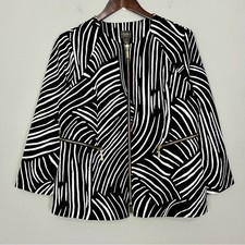 Chico  s Travelers Collection Zebra Jacket Women  s Size M Zip Front Textured