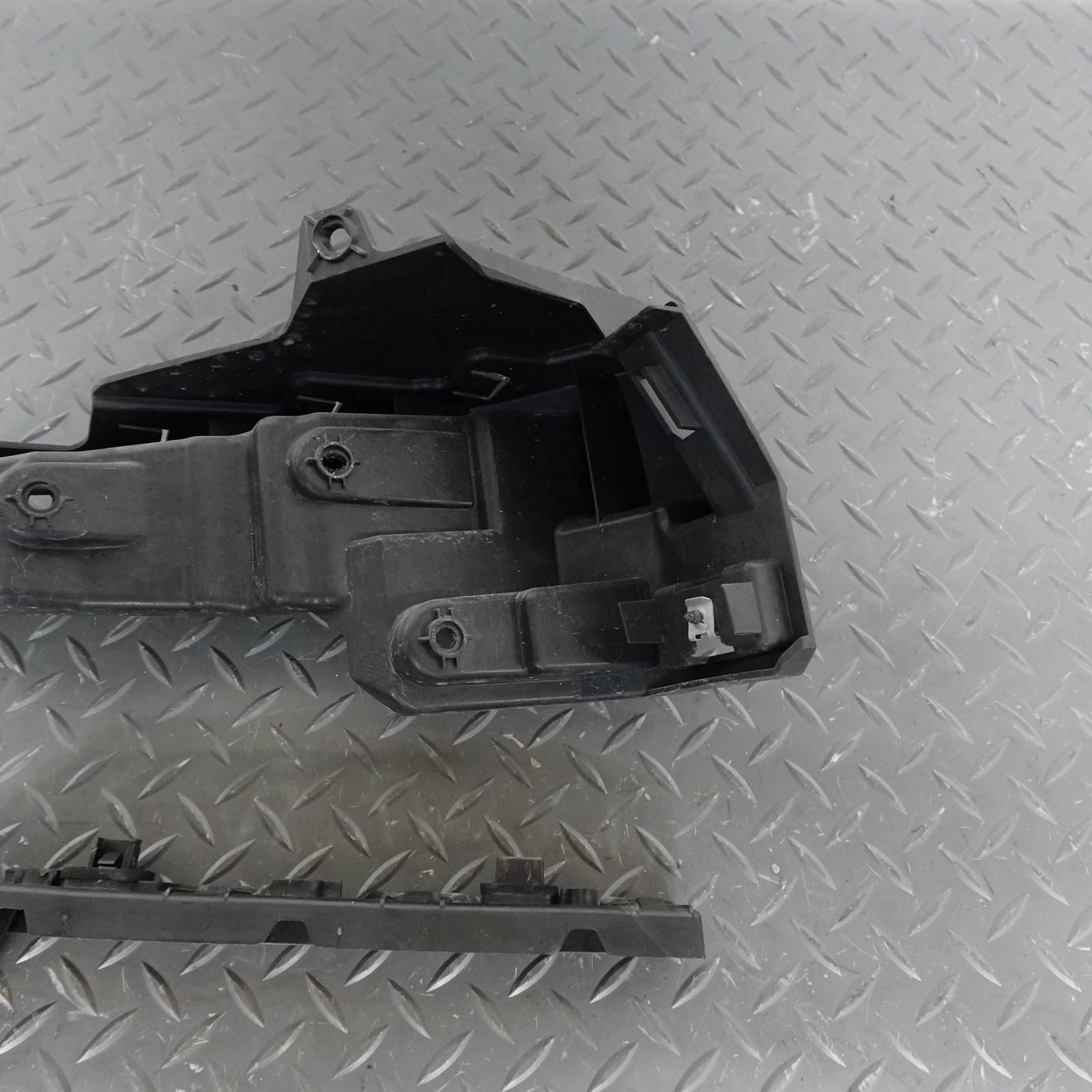 Maserati Grecale Folgore 2023-2026 Rear Right Bumper brackets Set P/N 670157222