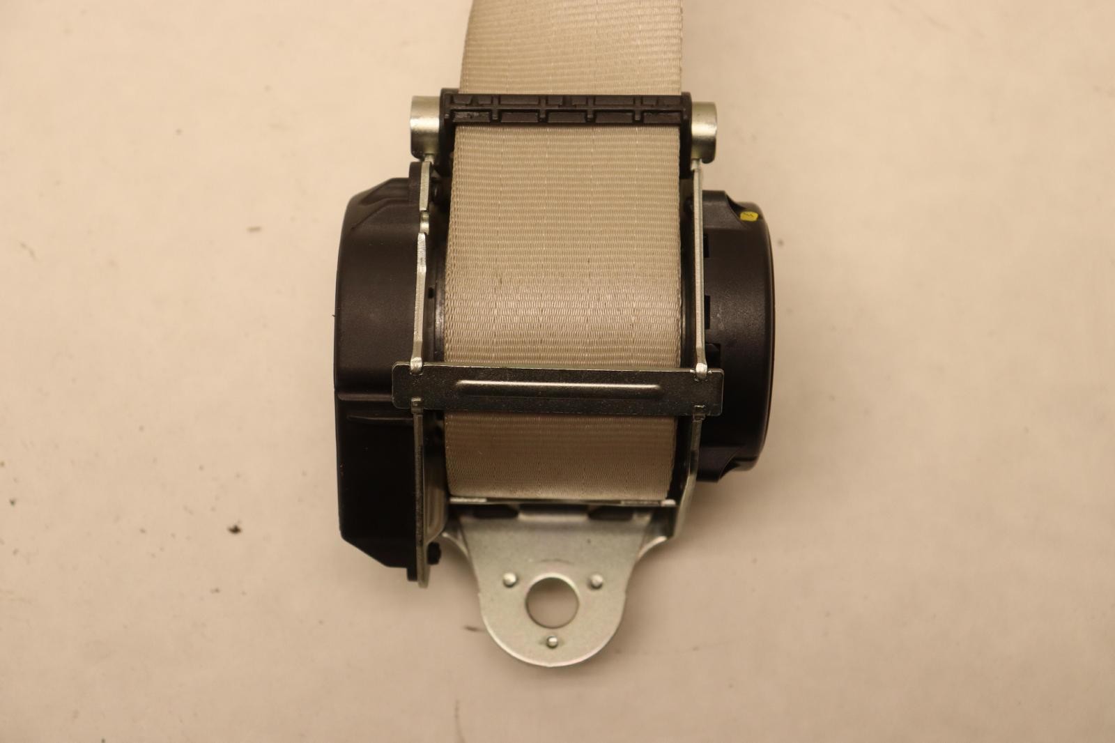 2014-2020 MASERATI QUATTROPORTE REAR CENTER MIDDLE SEAT BELT OEM