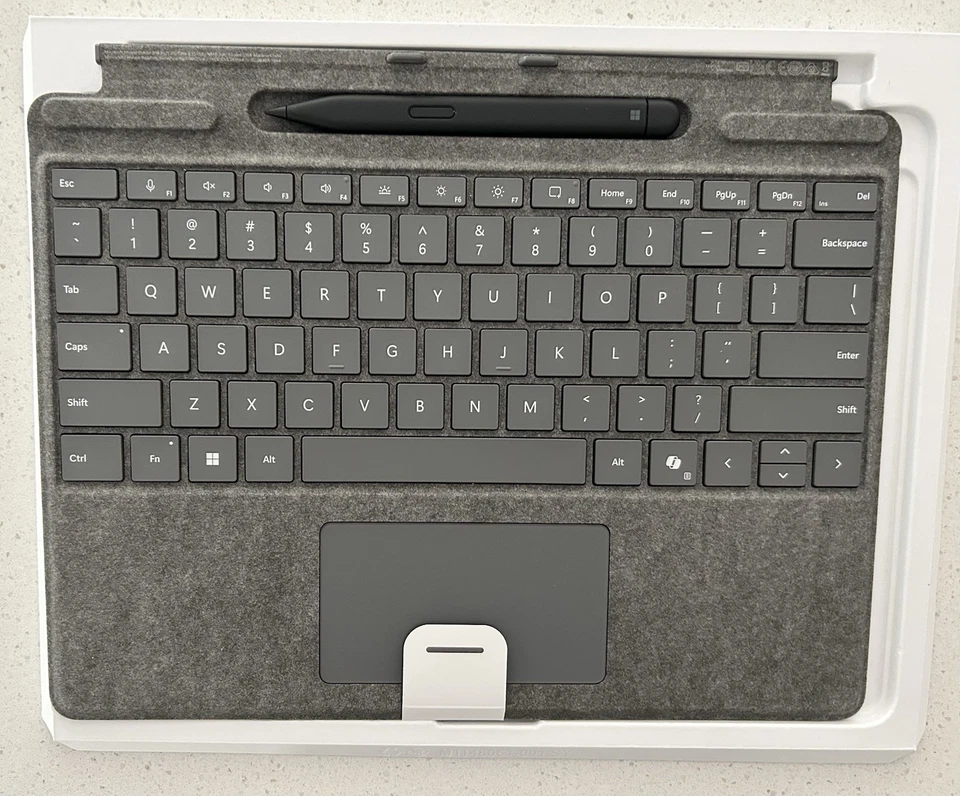 Microsoft Surface Pro Keyboard & Slim Pen Platinum Gray NEW IN OPEN BOX - Image 3 of 4