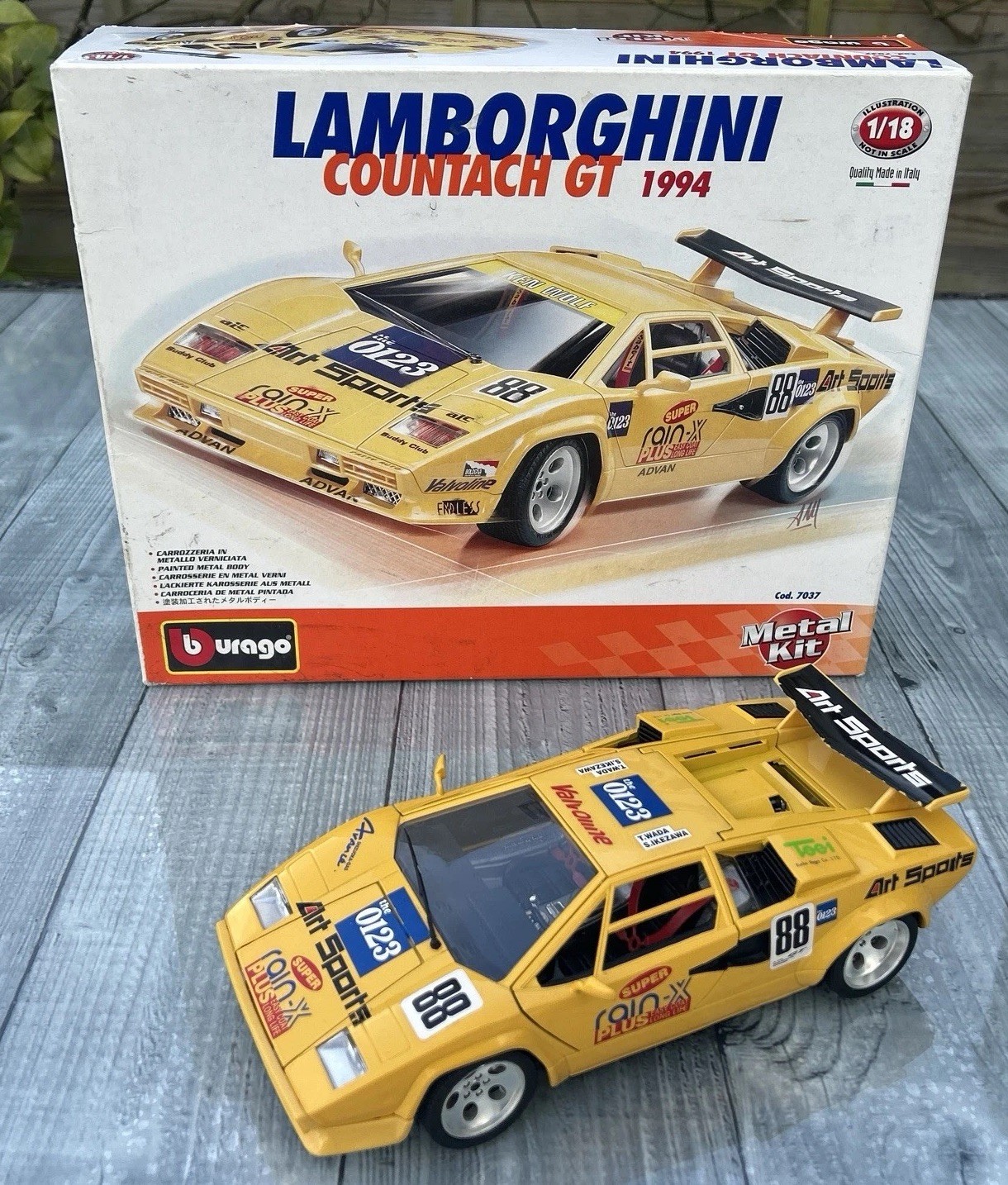 Check The Market for Burago Lamborghini Countach