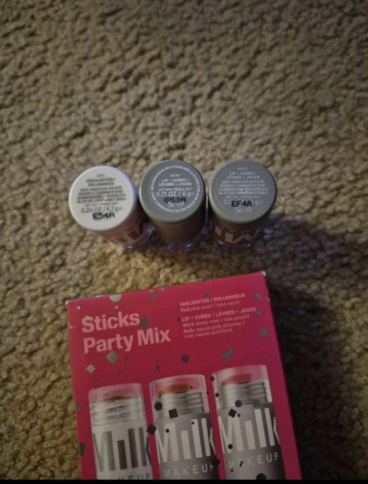 JUEGO DE PALOS DE MAQUILLAJE DE LECHE MEZCLA DE FIESTA VACACIONES EDICIÓN LIMITADA Foto 4 de 4