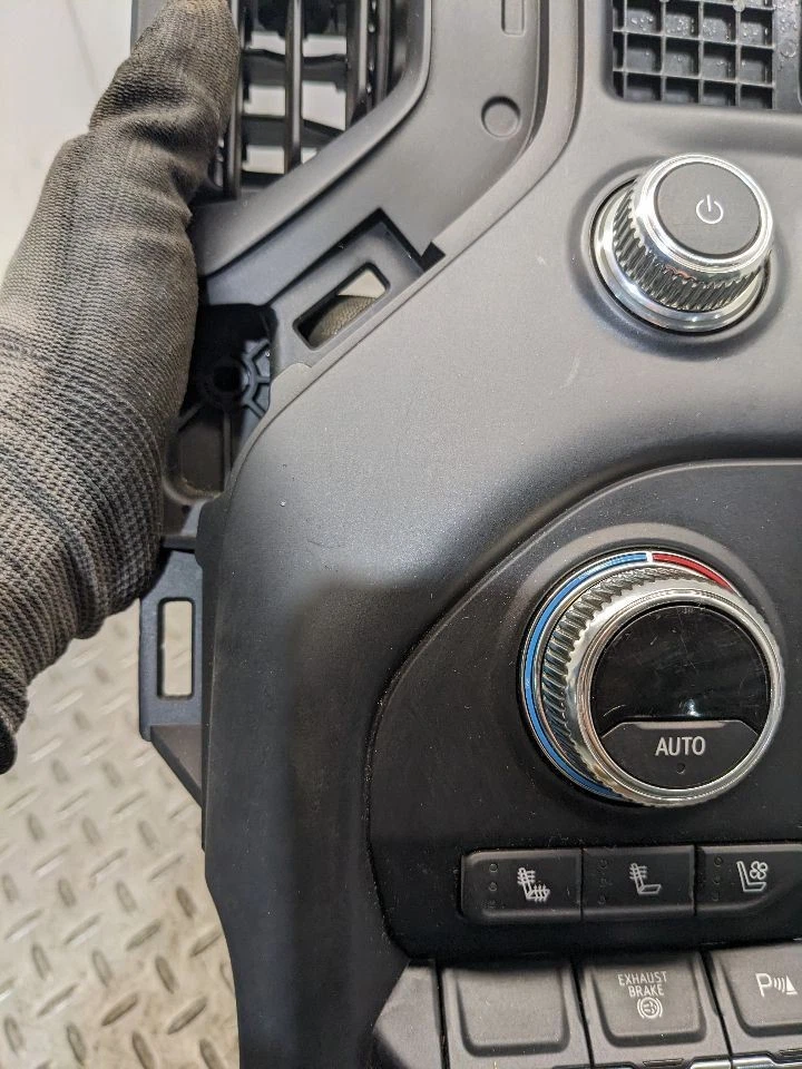 2019-2022 Sierra 2500hd AT4 Radio Control Panel w/ Climate Control  1176695 - Image 2 of 4