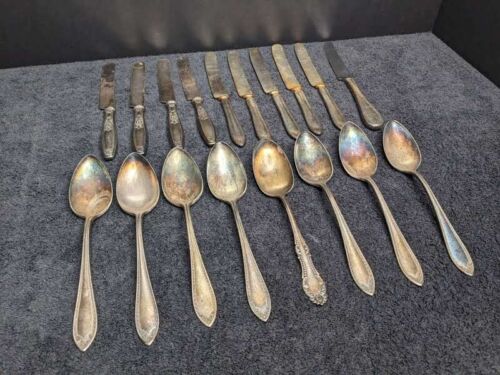 Lot of 18 Silverplate Silverware Ornate Mixed Lot - Community and W.M.A Rogers - Picture 2 of 7