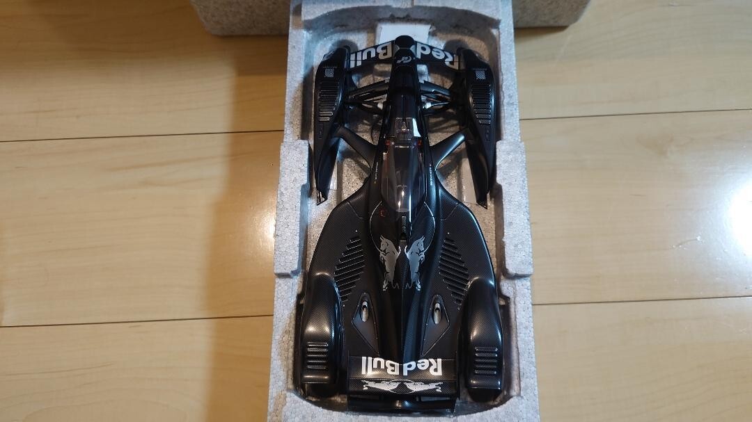 AutoArt オートアート 1/18 Redbull X2010 プロトタイプ