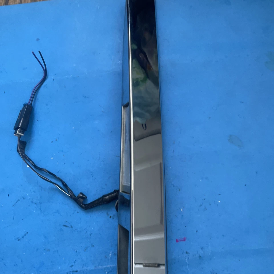 Cadillac CTS 2008-2010 moldura de maletero cromada OEM 20855428 27 Foto 4 de 4